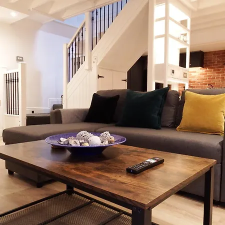 Newly Renovated Stunning Warehouse Apartment-2